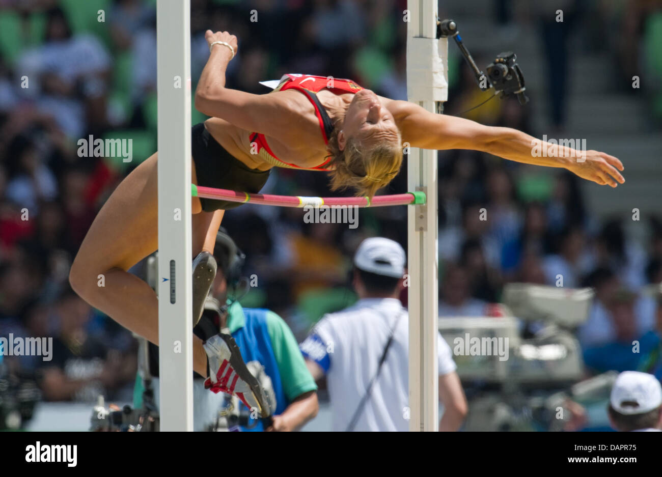 Jennifer Oeser de Alemania compite en el salto de altura femenino evento del Heptathlon competencia en la 13ª IAAF Campeonatos Mundiales de Atletismo, en Daegu, República de Corea, el 29 de agosto de 2011. Foto: Bernd Thyssen dpa Foto de stock