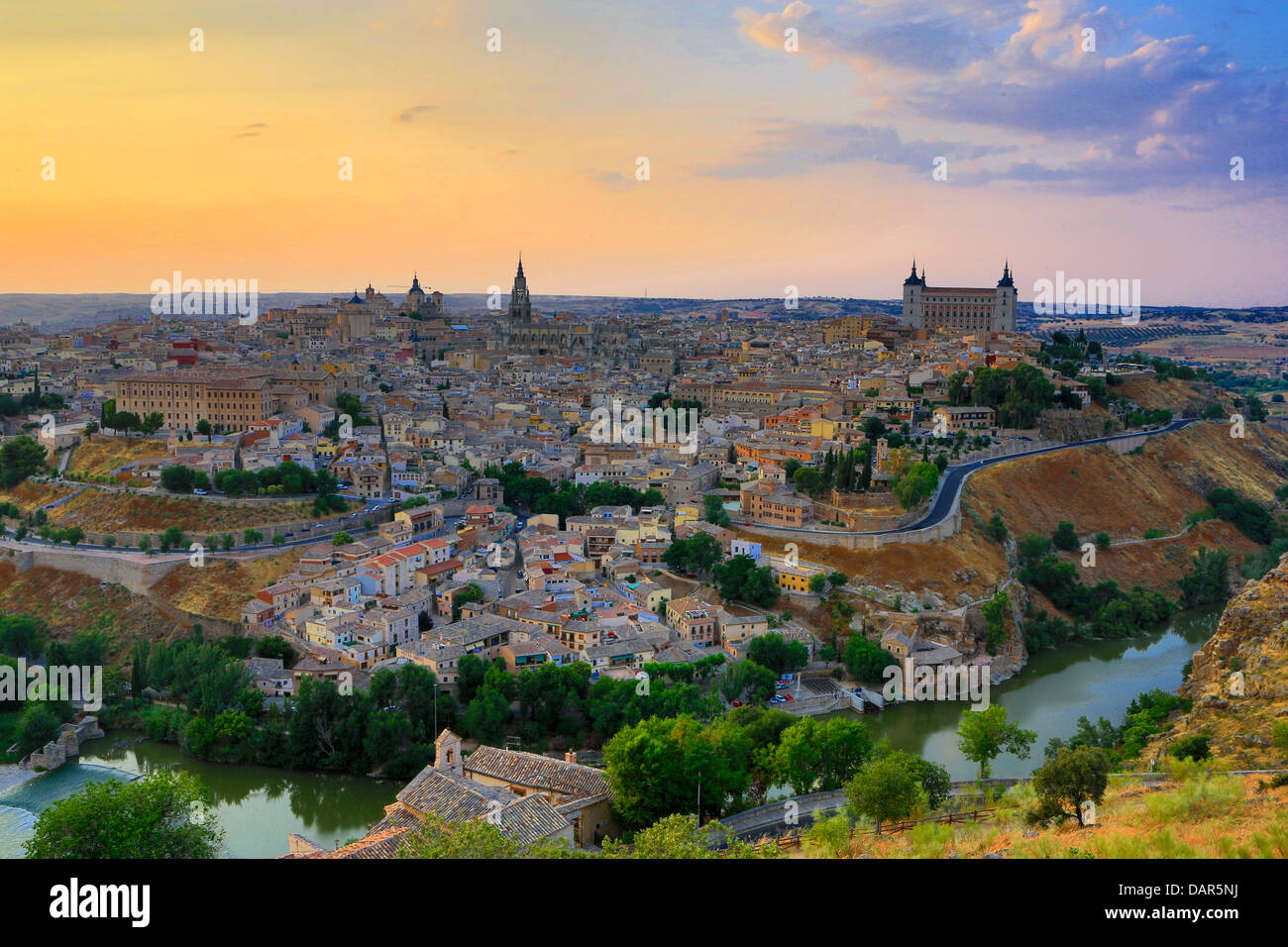 Vista panorámica de la ciudad vieja de Toledo en España Foto de stock
