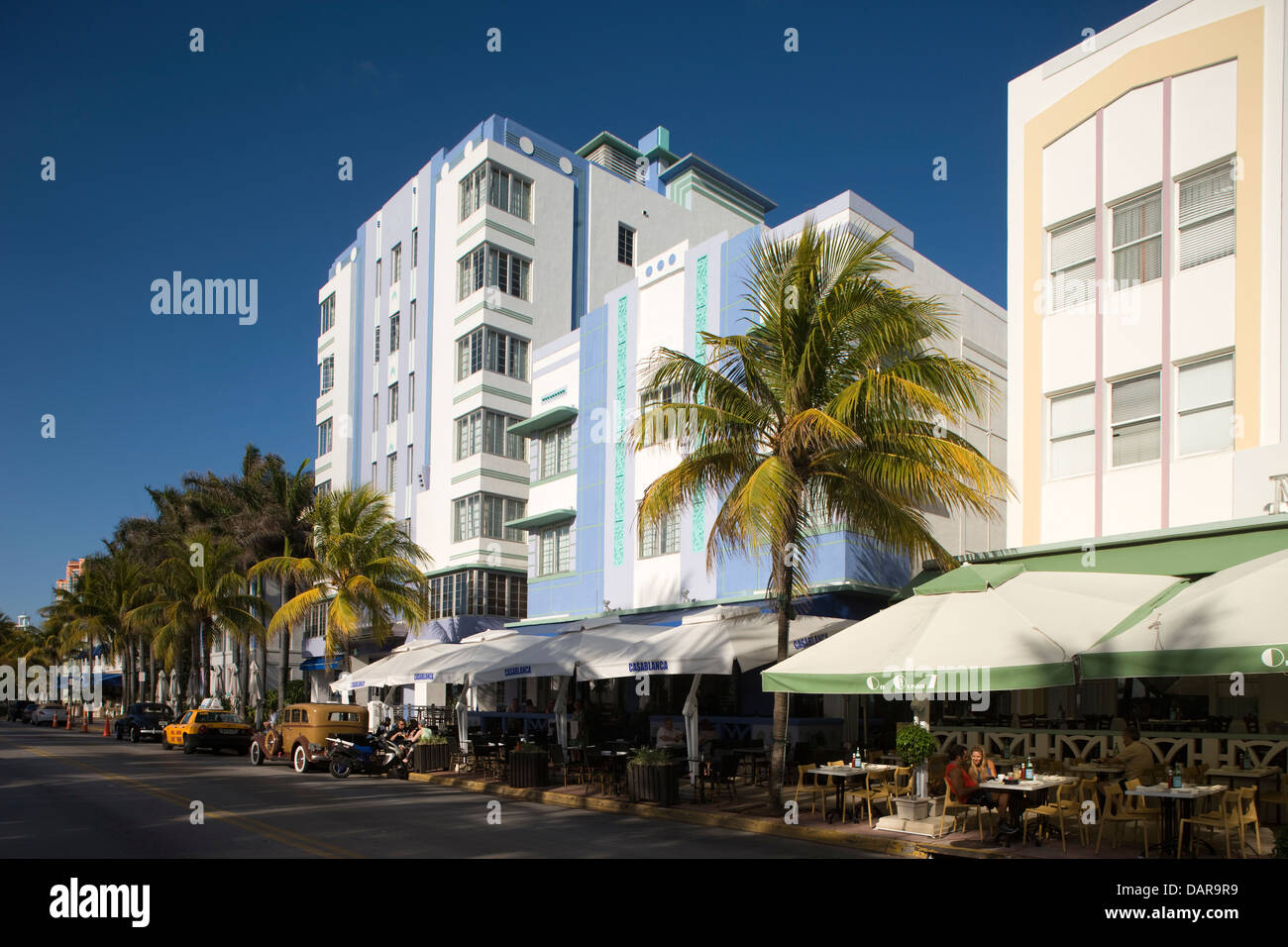 Cafés al aire libre Ocean Drive South Beach en Miami Beach, Florida, EE.UU. Foto de stock