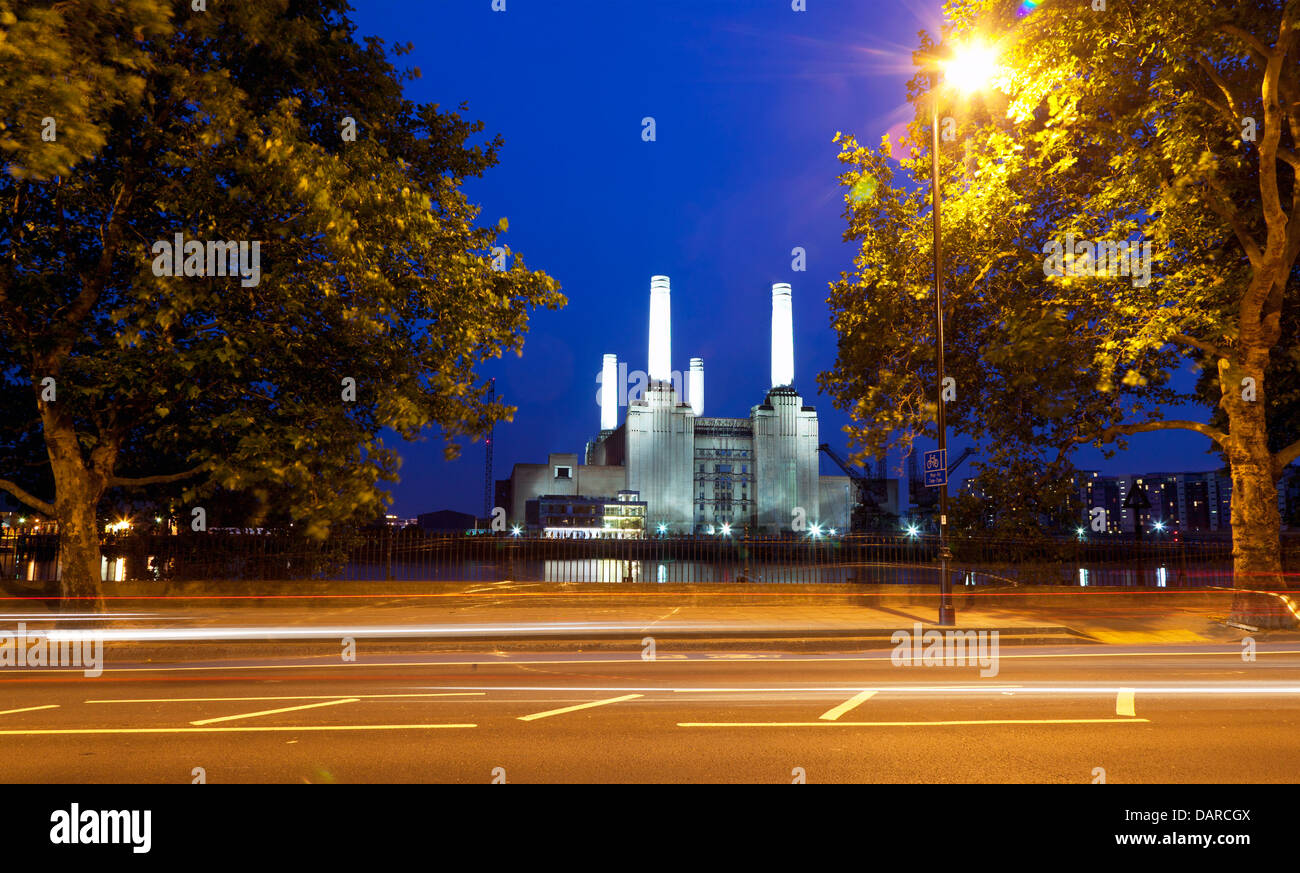 Noche de la central eléctrica de Battersea, Londres, Gran Bretaña. Foto de stock