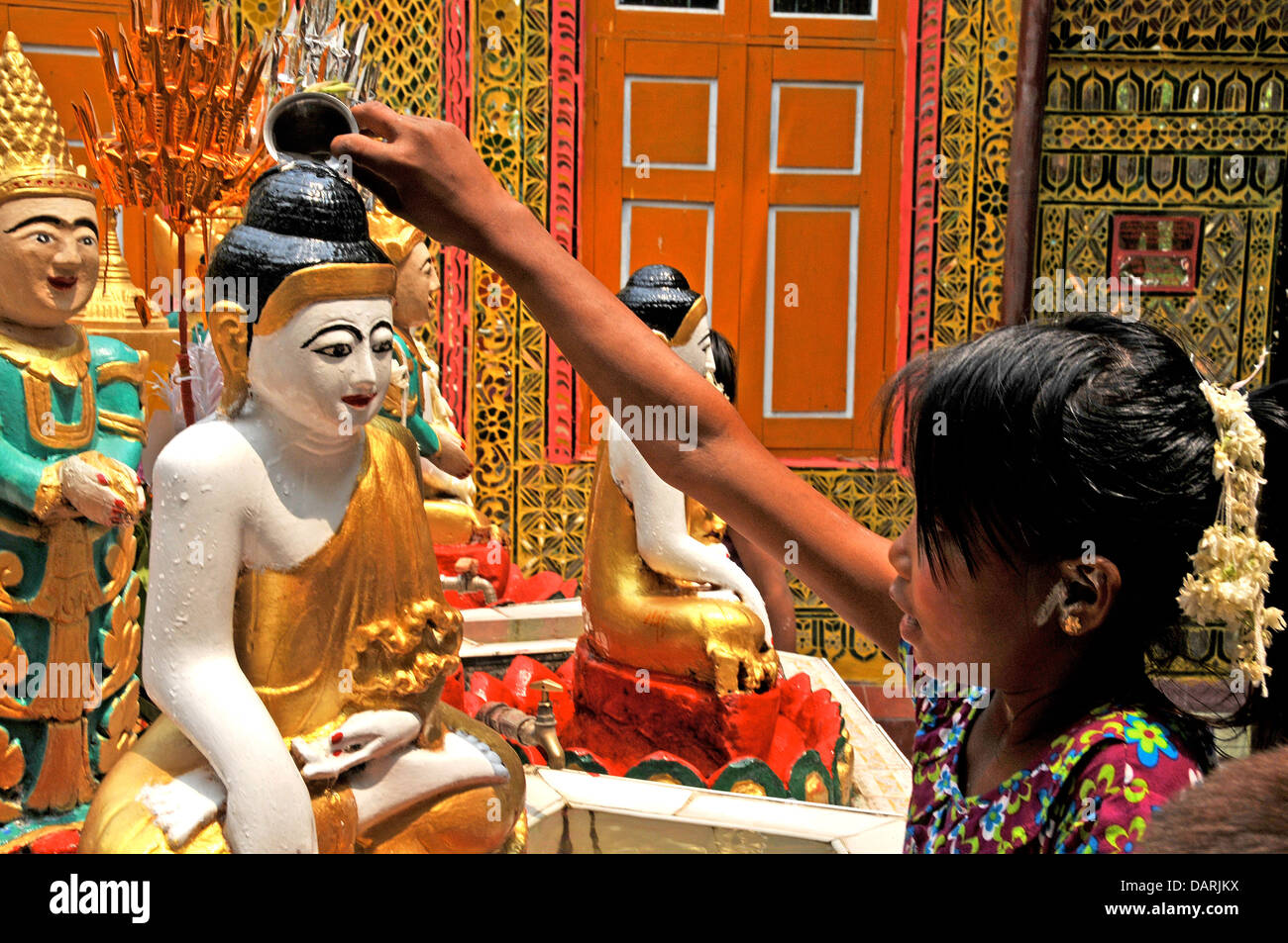 Su Taung Pyi pagoda dorada templo Mandalay Hill Foto de stock