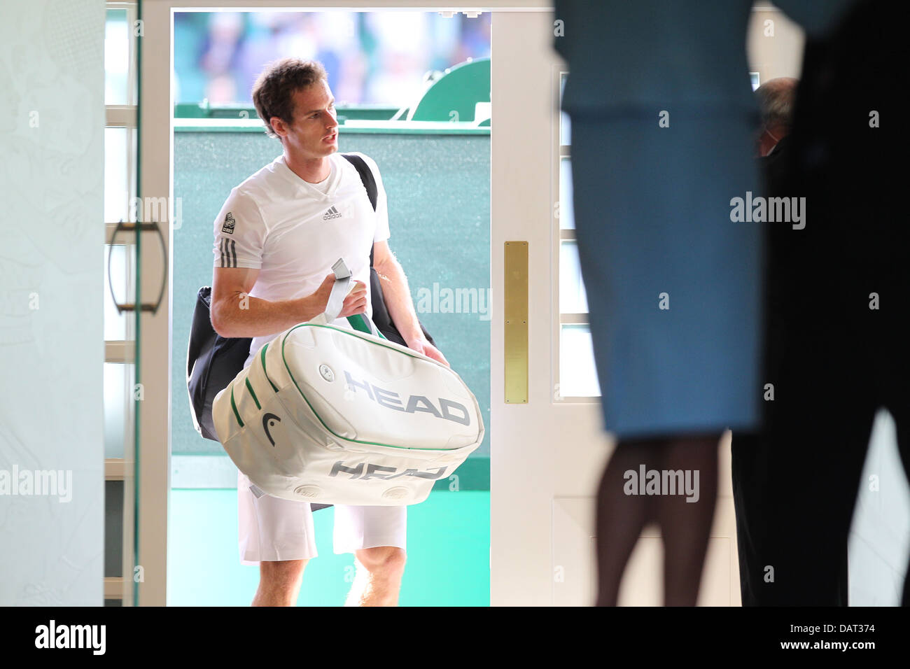Andy Murray entrando en el AELTC después de un partido en Campeonatos de Tenis de Wimbledon 2013 Foto de stock