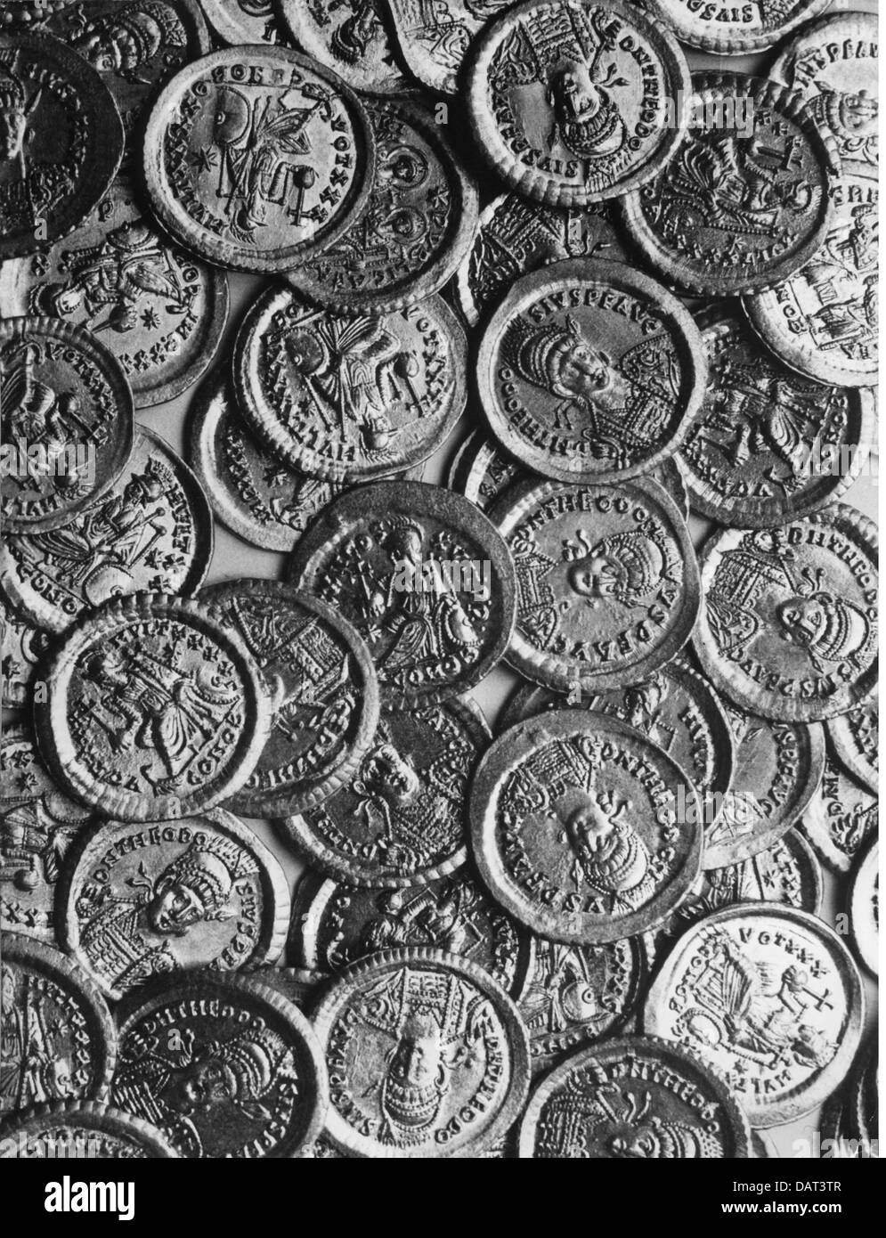 Dinero / finanzas, monedas, mundo antiguo Imperio Romano, sólido de oro, del siglo V DC, con retrato de emperadores Valentinian III Foto de stock