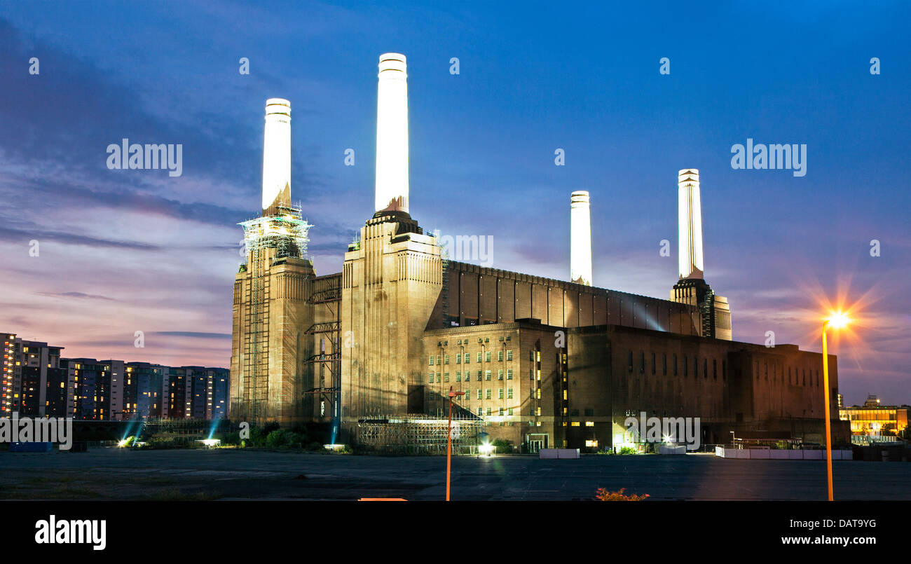 DevelopmentBattersea Power Station Night London UK Foto de stock