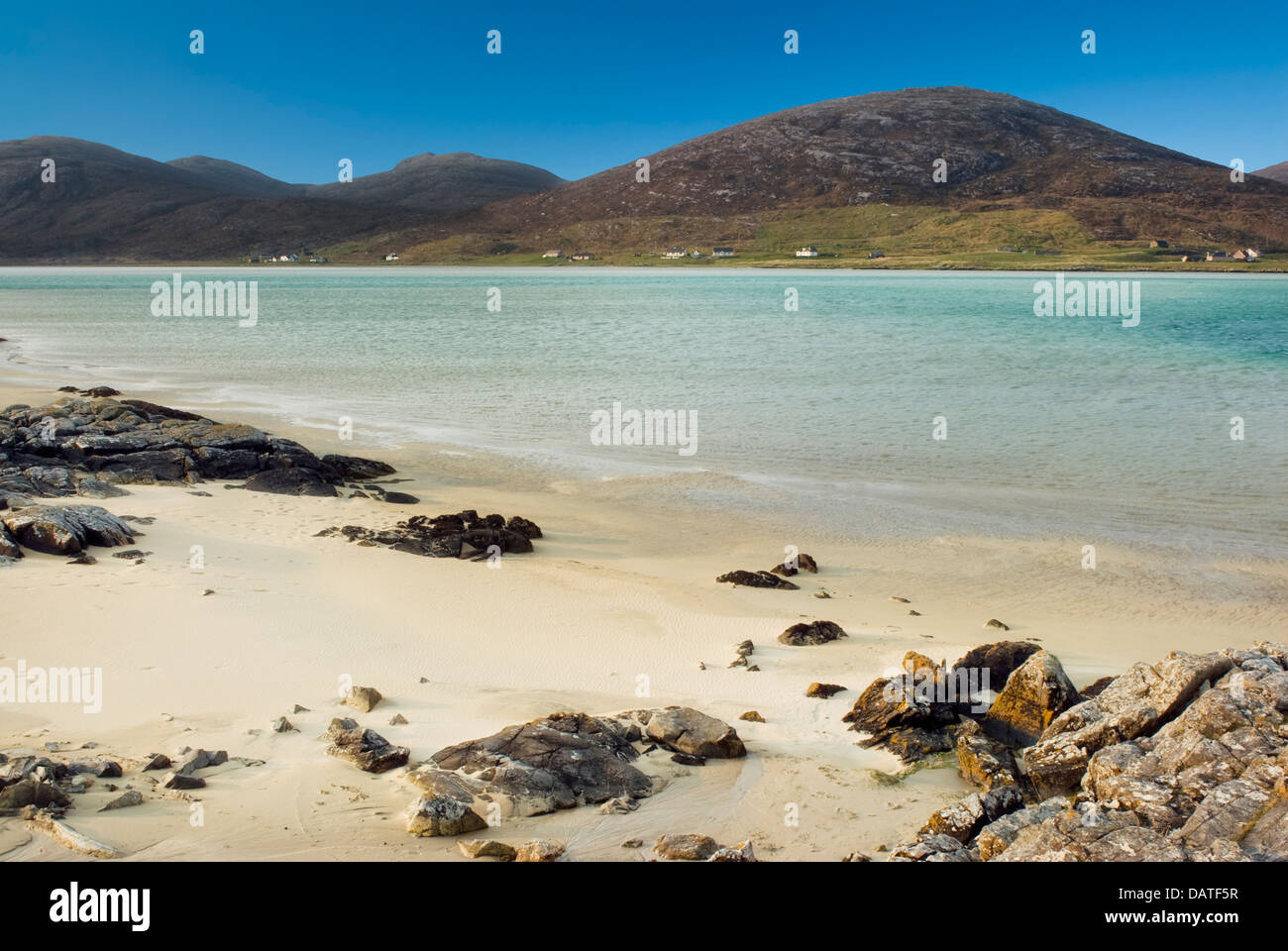 En la playa, mirando hacia Seilebost Luskentire, sonido de Taransay, Isla de Harris, Hébridas Exteriores, Escocia Foto de stock