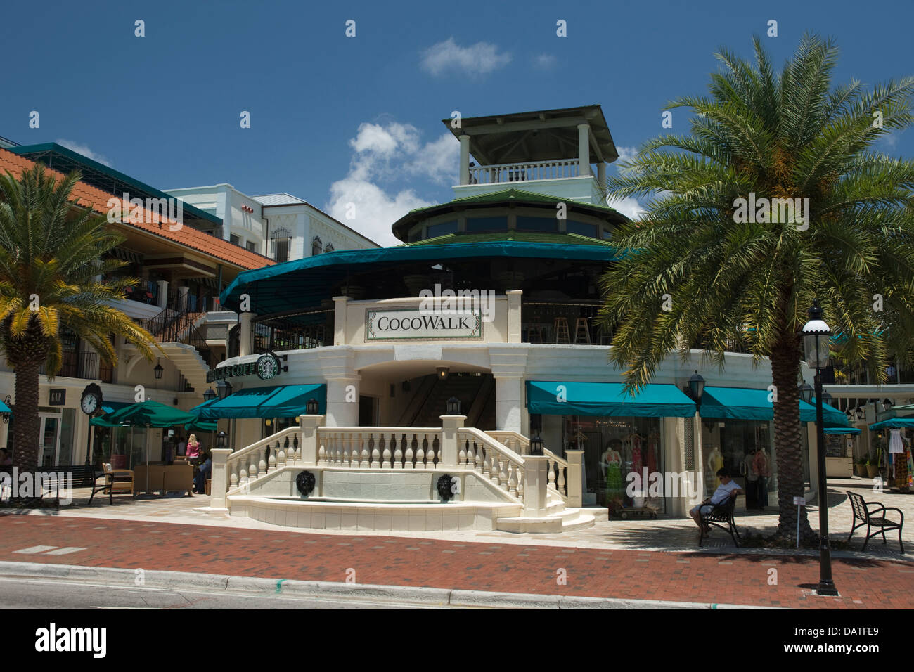 COCO WALK SHOPPING MALL Coconut Grove Miami Florida USA Fotografía de stock  - Alamy