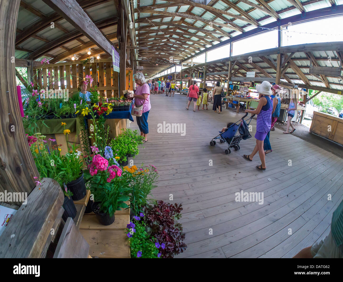 Mercado de Granjeros en la lancha de desembarco en la región de Finger Lakes en Ithaca Nueva York Foto de stock