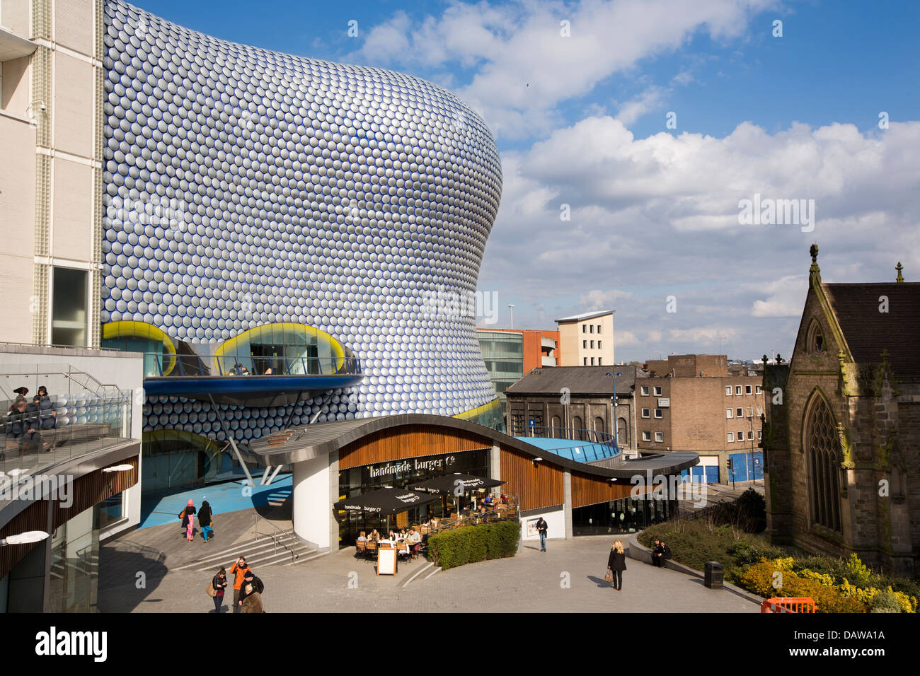 Reino Unido, Inglaterra, Birmingham, Plaza de Toros, Selfridges building en St Martins Foto de stock