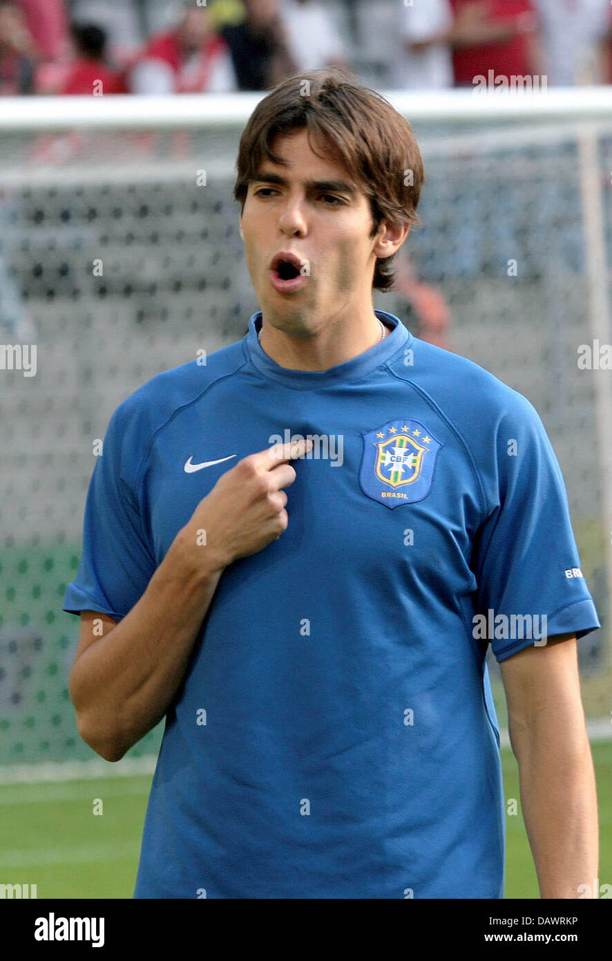 El internacional brasileño Kaká fotografiado antes del amistoso Brasil v a  Turquía en el estadio Signal Iduna Park de Dortmund, Alemania, 05 de junio  de 2007. El partido presentaba muchas sustituciones y