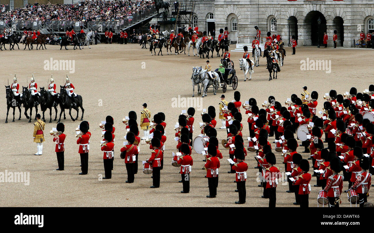 La Guardia Real fotografiado durante el desfile anual del Color Trooping en honor del cumpleaños de la reina en el Palacio de Buckingham en Londres, Reino Unido, 16 de junio de 2007. Foto: Europa Press real-A. Nieboer (Países Bajos) Foto de stock
