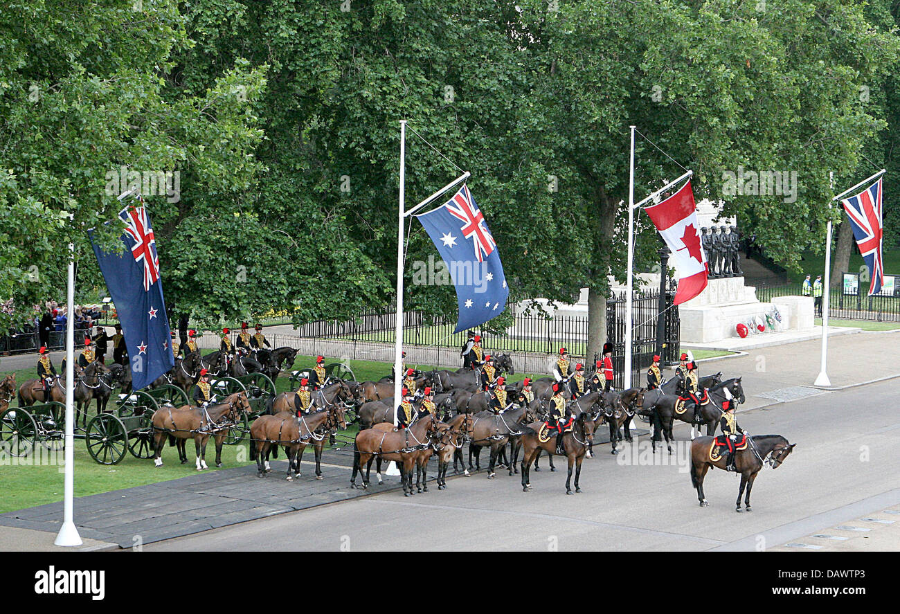 Los guardias fotografiado durante el desfile anual del Color Trooping en honor del cumpleaños de la reina en el Palacio de Buckingham en Londres, Reino Unido, 16 de junio de 2007. Foto: Europa Press real-A. Nieboer (Países Bajos) Foto de stock