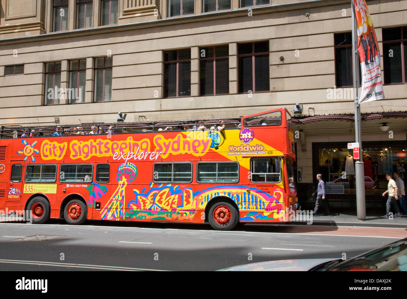 Autobús turístico de Sydney en George Street, Sydney, Australia Foto de stock
