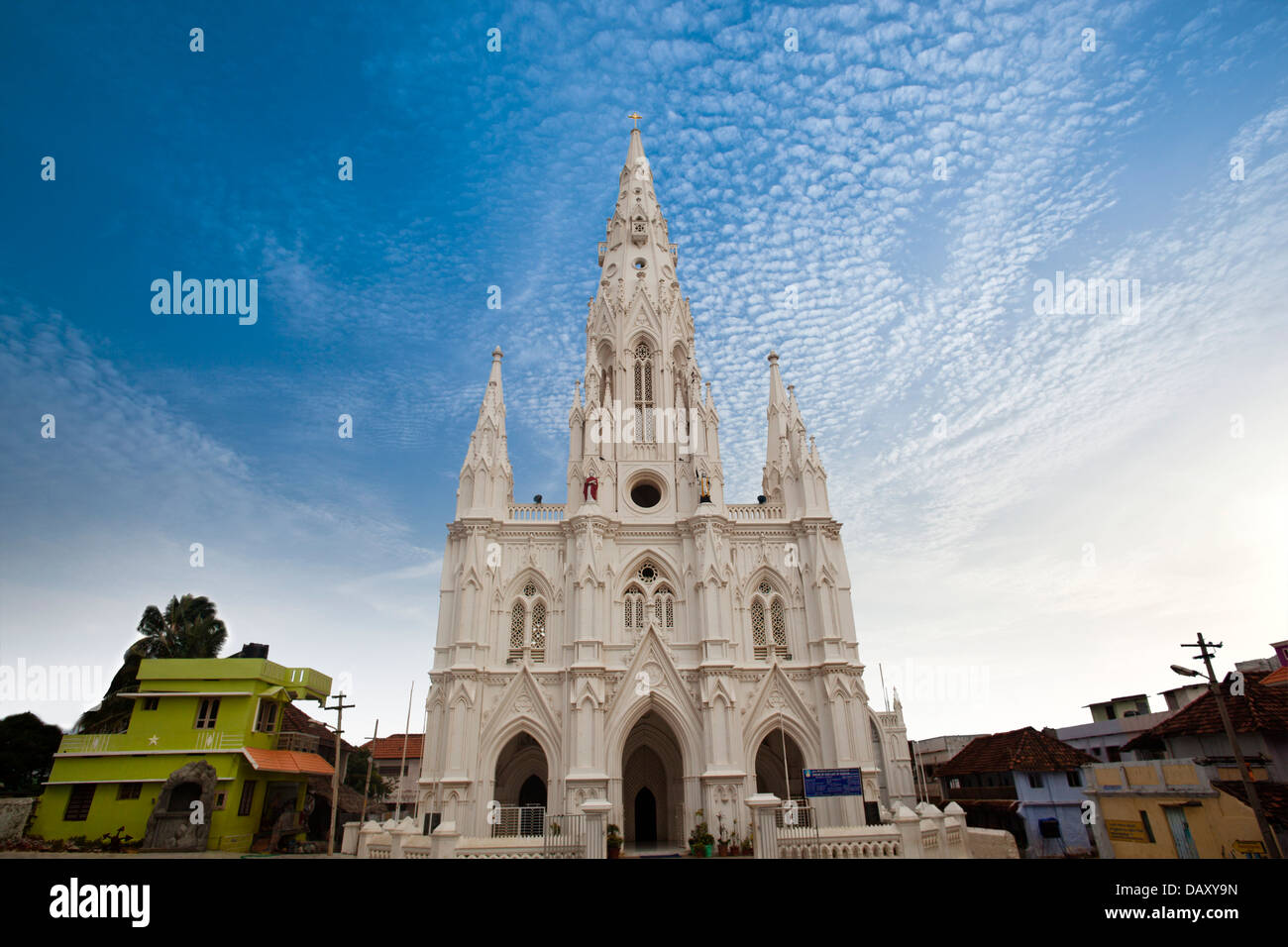 Fachada de la iglesia, la Iglesia de Nuestra Señora de La Merced, Kanyakumari, Tamil Nadu, India Foto de stock
