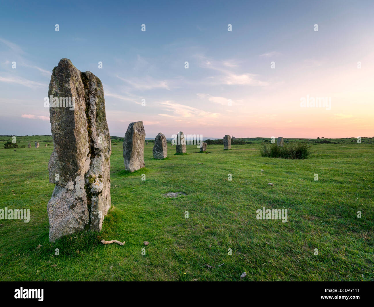 Por la tarde, en la piedra Hurlers Cirlce en secuaces cerca de Liskeard en Bodmin Moor en Cornwall. Foto de stock
