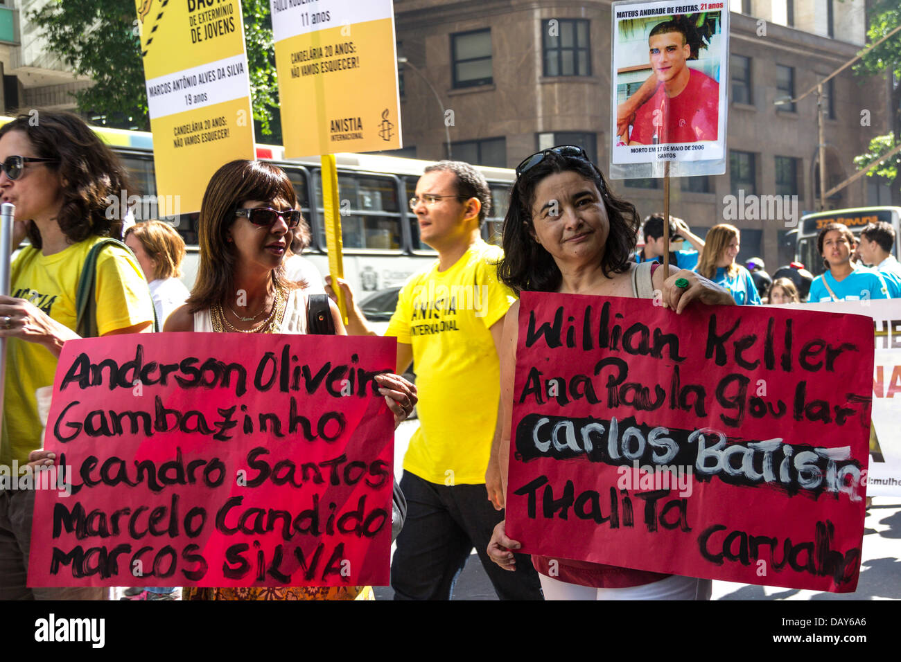 19 Jul 2013 - protesta en memoria de las víctimas de la Candelaria Foto de stock