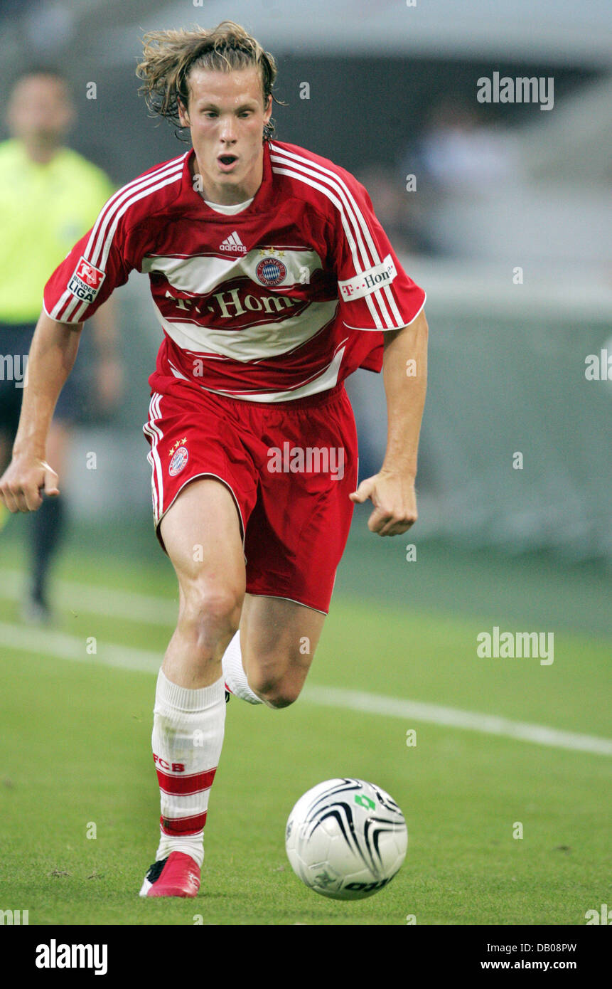 Marcell Jansen de Bayern Munich foto durante la prueba cap Borussia  Moenchengladbach v FC Bayern de Múnich en el Borussia Park de  Moenchengladbach, Alemania, el 18 de julio de 2007. Munich löost