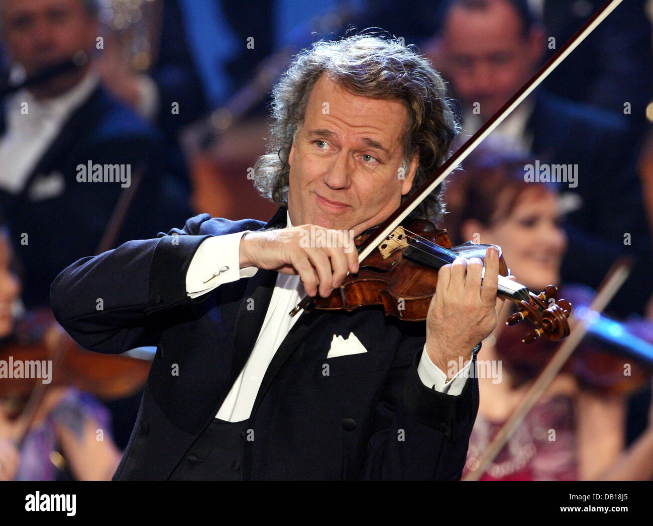 Violinista y director de orquesta holandés André Rieu realiza en la ZDF  (canal de televisión pública) espectáculo 'Melodien fuer Millionen'  (melodías para millones) filmado en el recinto ferial en Erfurt, Alemania,  el