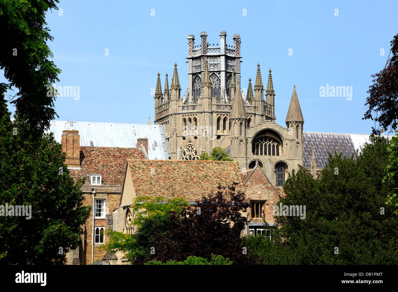 La catedral de Ely, torres y linterna octogonal, Cambridgeshire Inglaterra Inglés catedrales medievales del recinto de la torre Foto de stock