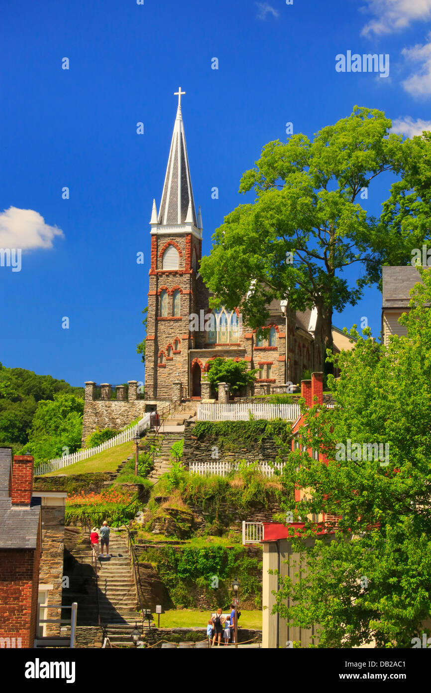 Los escalones de piedra, el Appalachian Trail, y la Iglesia Católica de San Pedro, de Harpers Ferry, Virginia Occidental, EE.UU. Foto de stock