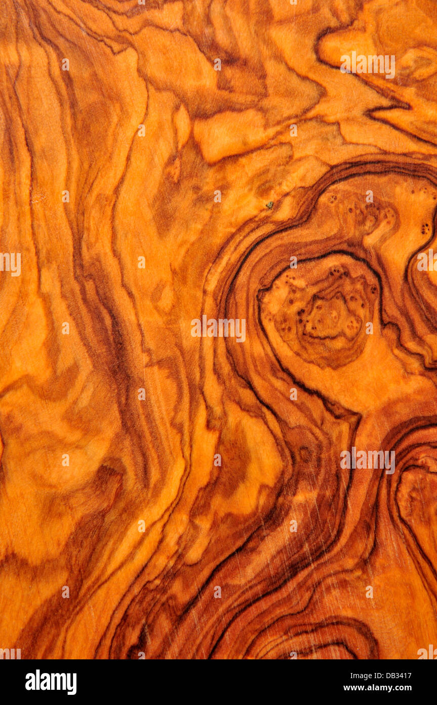 Tabla de cortar de madera de olivo, mostrando el grano Fotografía de