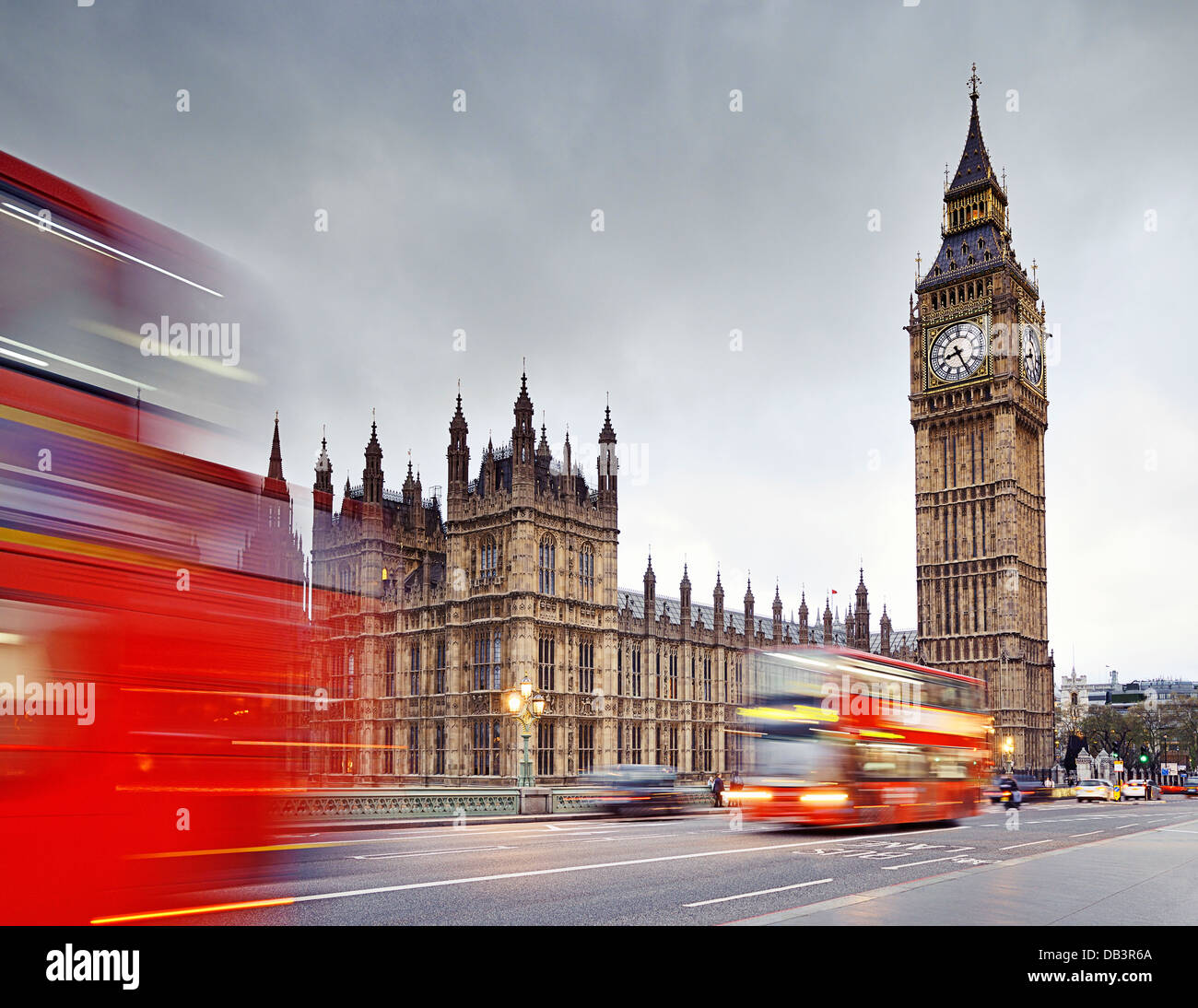 Londres, el Big Ben y las Casas del Parlamento de Westminster Bridge. Inglaterra, Reino Unido. Foto de stock
