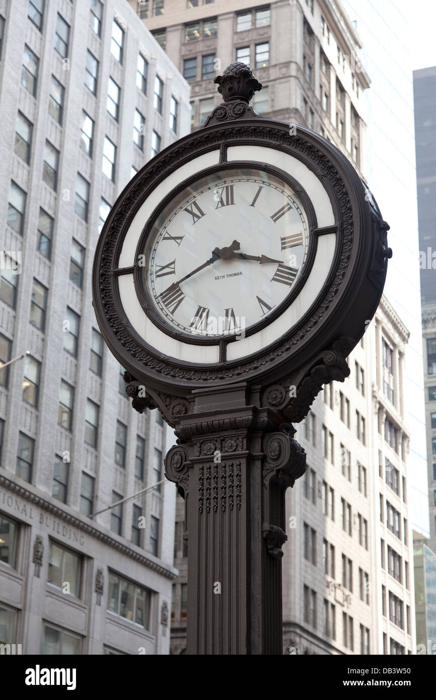Reloj en Manhattan, Ciudad de Nueva York Foto de stock
