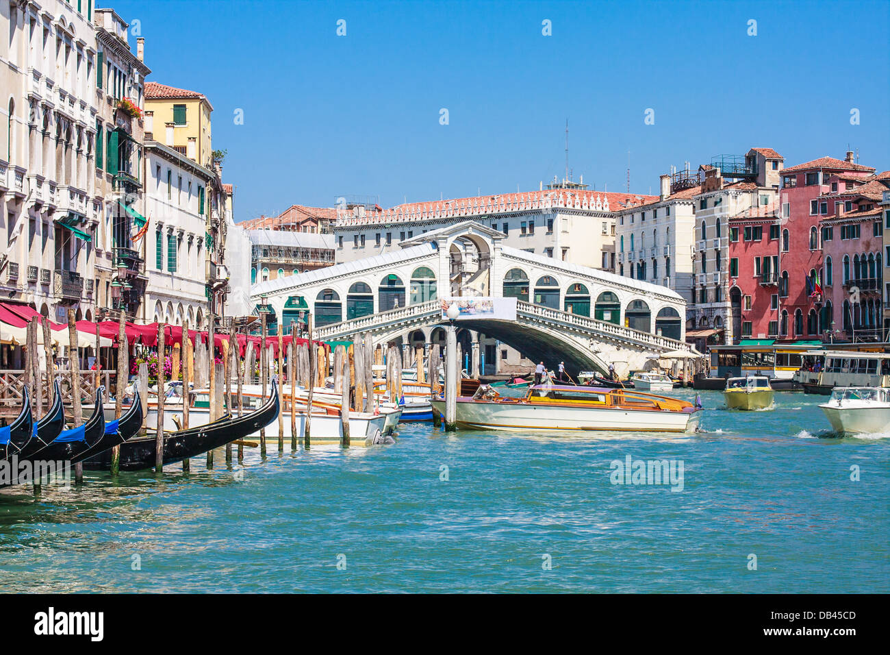 Venecia - El Puente de Rialto y el Canale Grande, Italia Foto de stock