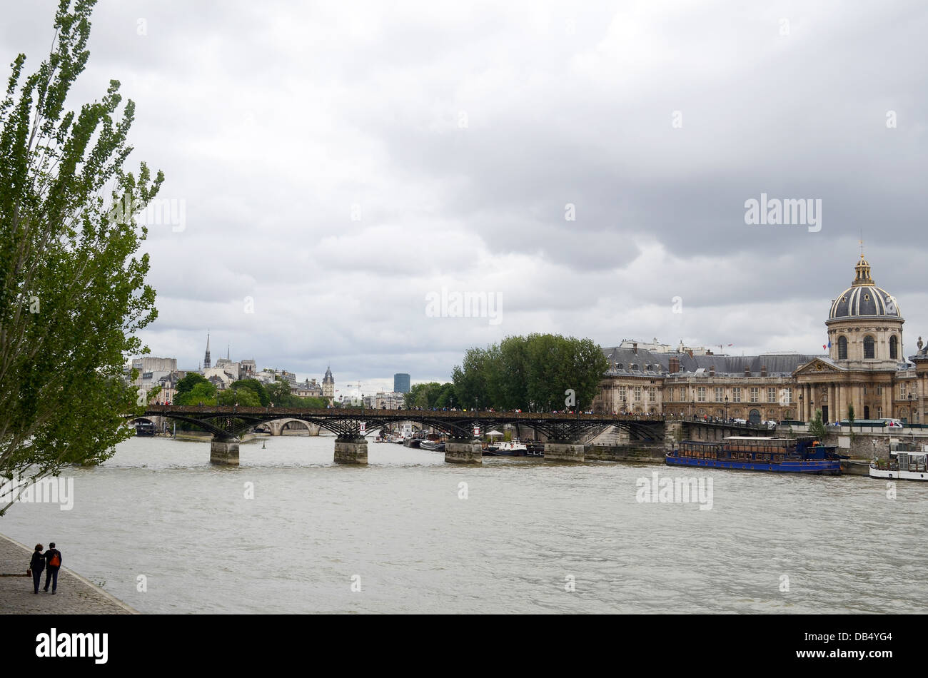 Río Sena, París, Francia Foto de stock