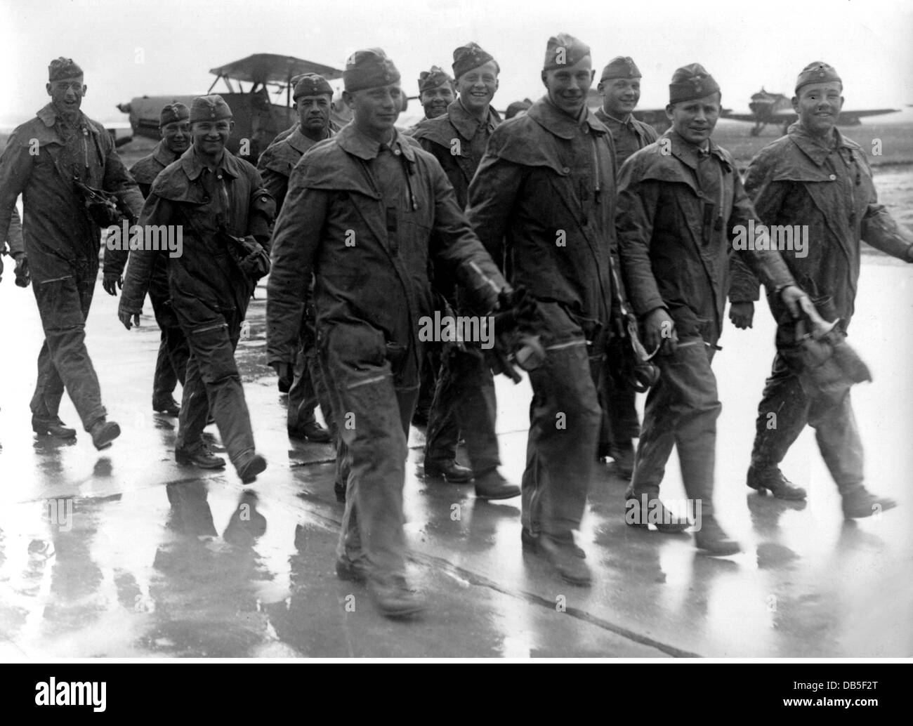 Nazismo / nacionalsocialismo, militar, Wehrmacht, Luftwaffe, aviadores de una unidad de entrenamiento, alrededor de 1940, Derechos adicionales-Clearences-no disponible Foto de stock