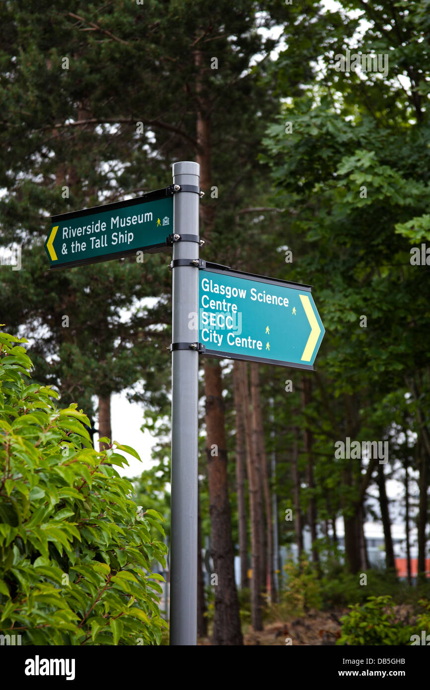 Signos Glasgow Clyde waterfront Escocia UK Foto de stock