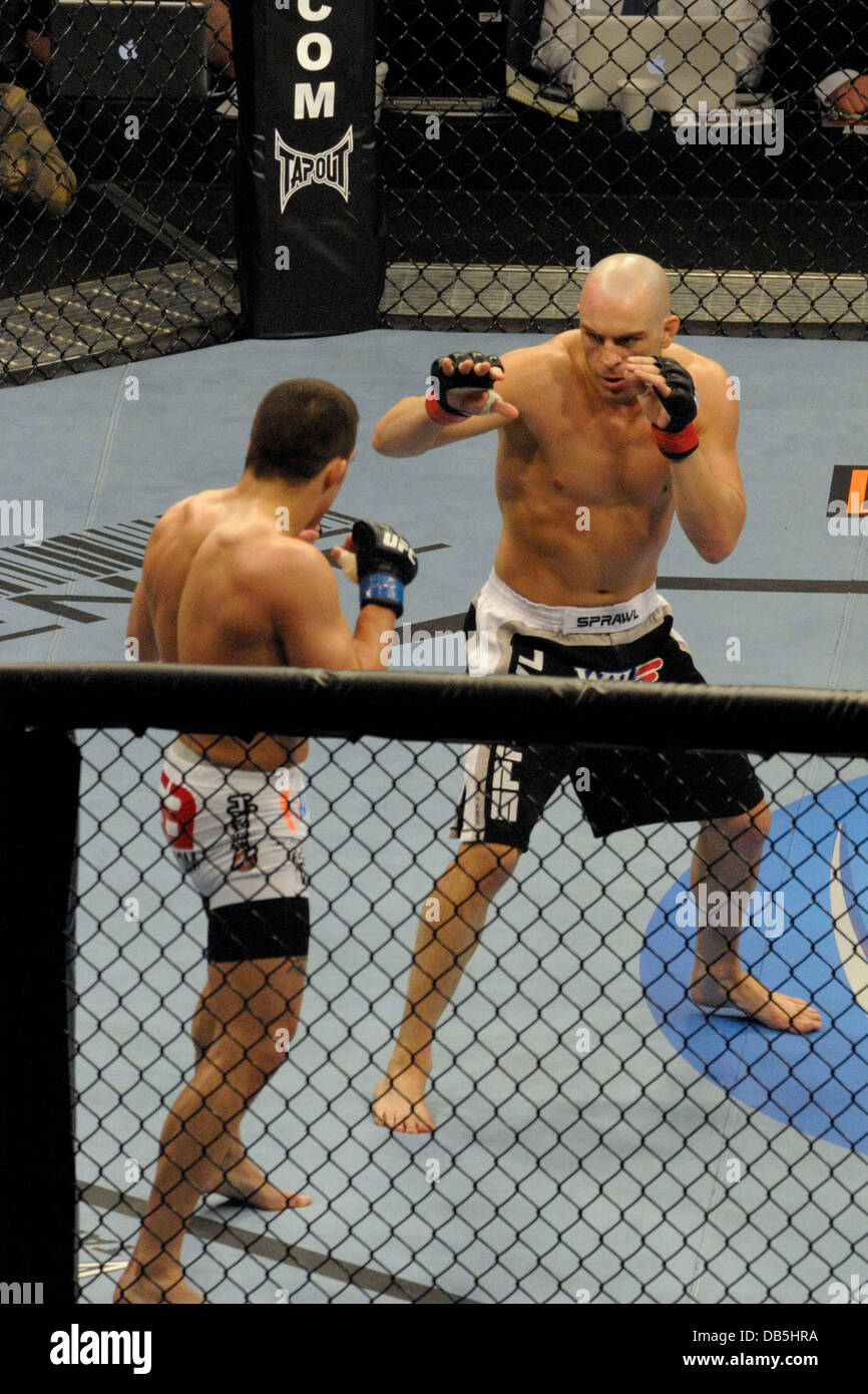 Jake Ellenberger vs sean Pierson UFC 129 - Welter Bout celebró en el Rogers Centre. Toronto, Canada - 30.04.11 Foto de stock