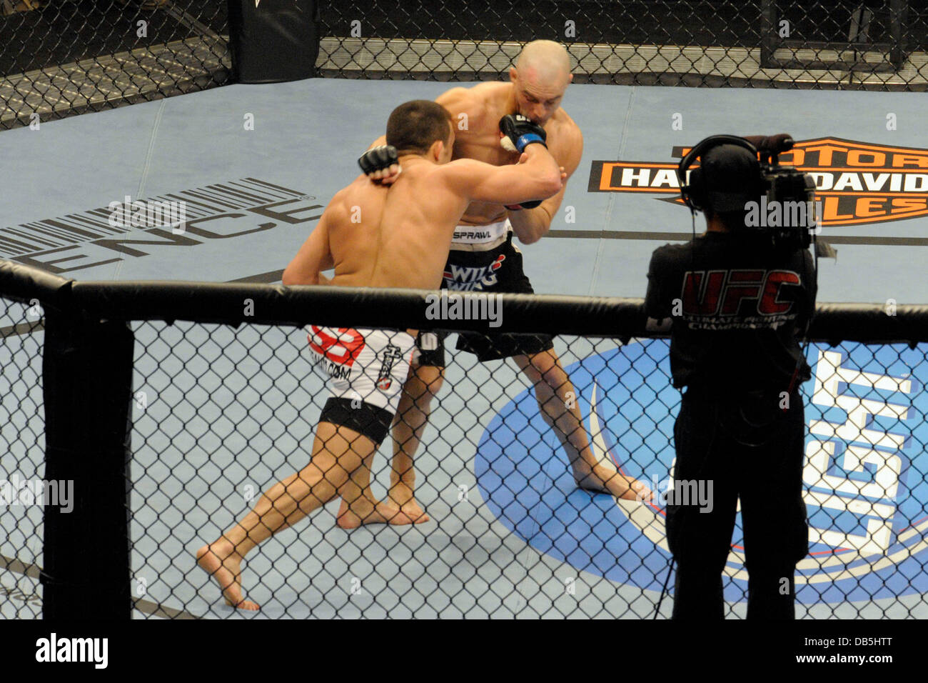 Jake Ellenberger vs sean Pierson UFC 129 - Welter Bout celebró en el Rogers Centre. Toronto, Canada - 30.04.11 Foto de stock