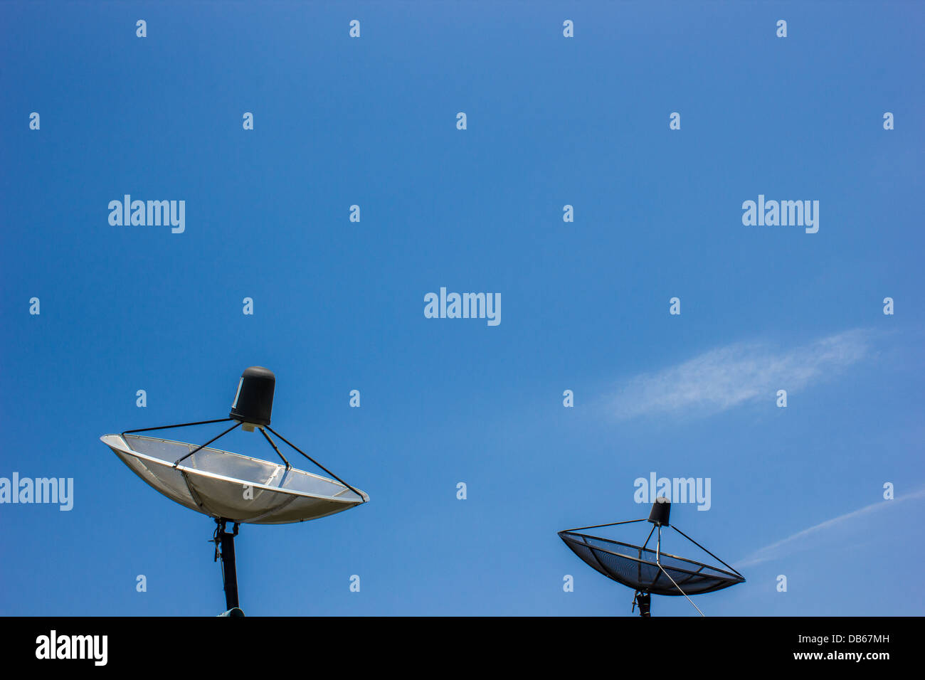 Antena parabolica fotografías e imágenes de alta resolución - Alamy