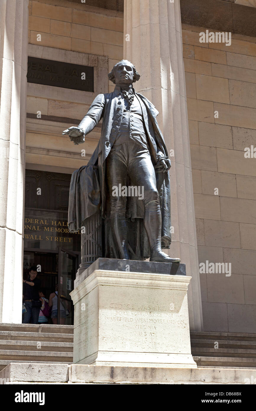 Estatua de George Washington en la parte delantera de la Bolsa de Nueva York Foto de stock