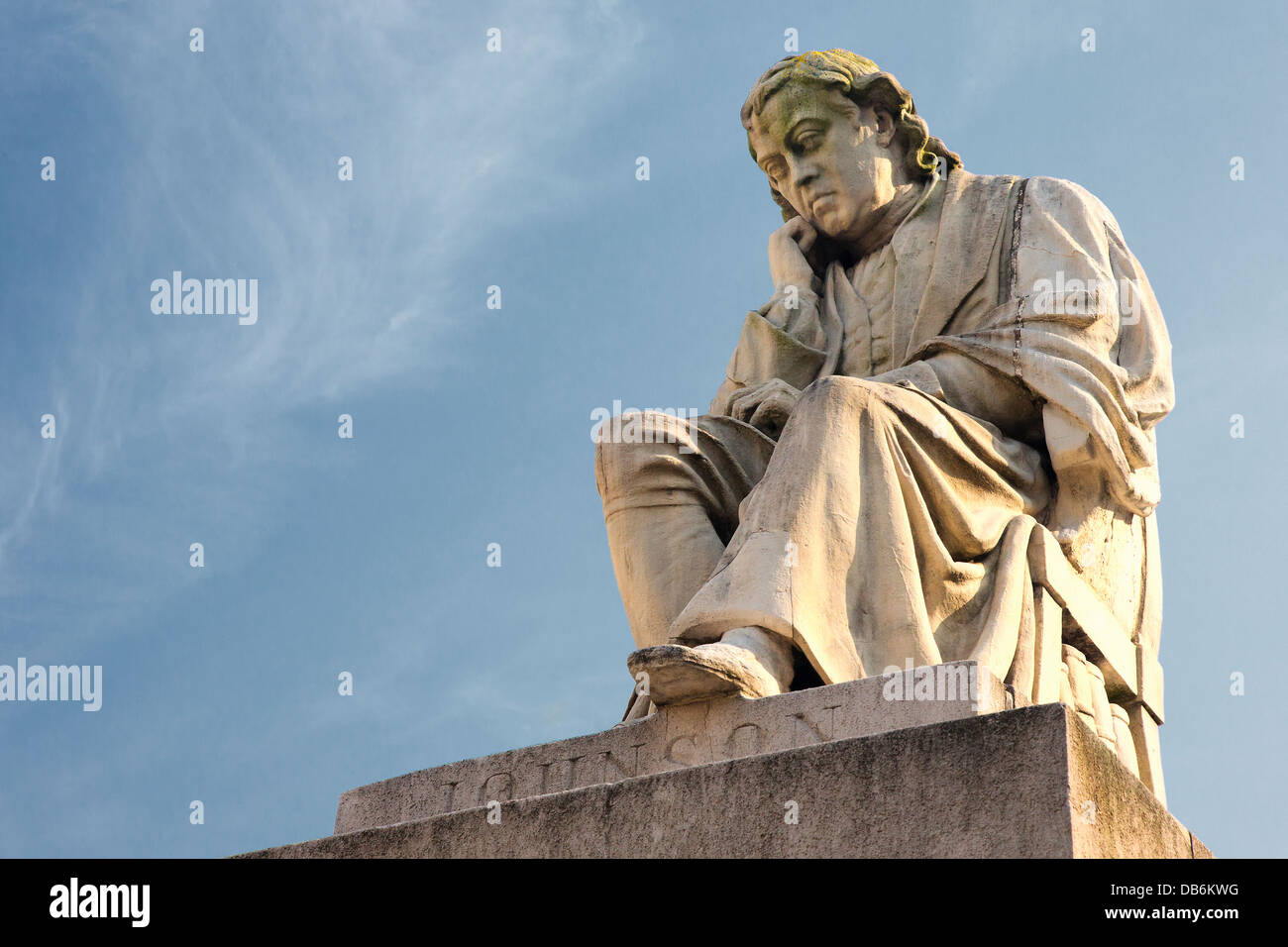 Dr Samuel Johnson estatua, Market Square, Lichfield, Inglaterra, Reino Unido. Foto de stock
