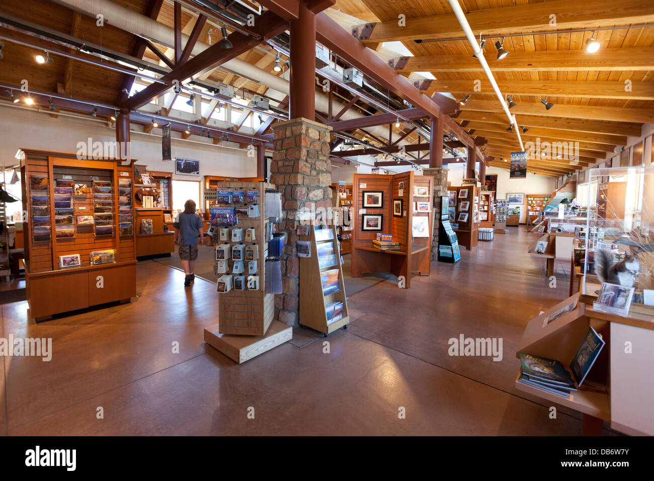 Dentro de la librería en el centro de visitantes del área, South Rim, el Parque Nacional del Gran Cañón, Arizona. Foto de stock