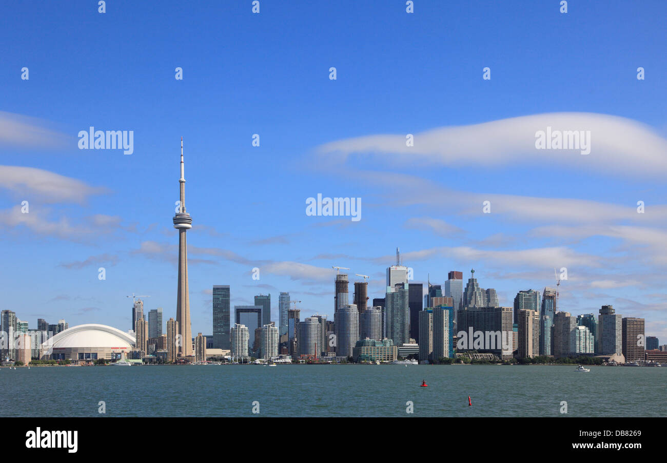 Toronto, Ontario, Canadá, el horizonte, el Centro Rogers, la Torre CN, el distrito financiero, Foto de stock
