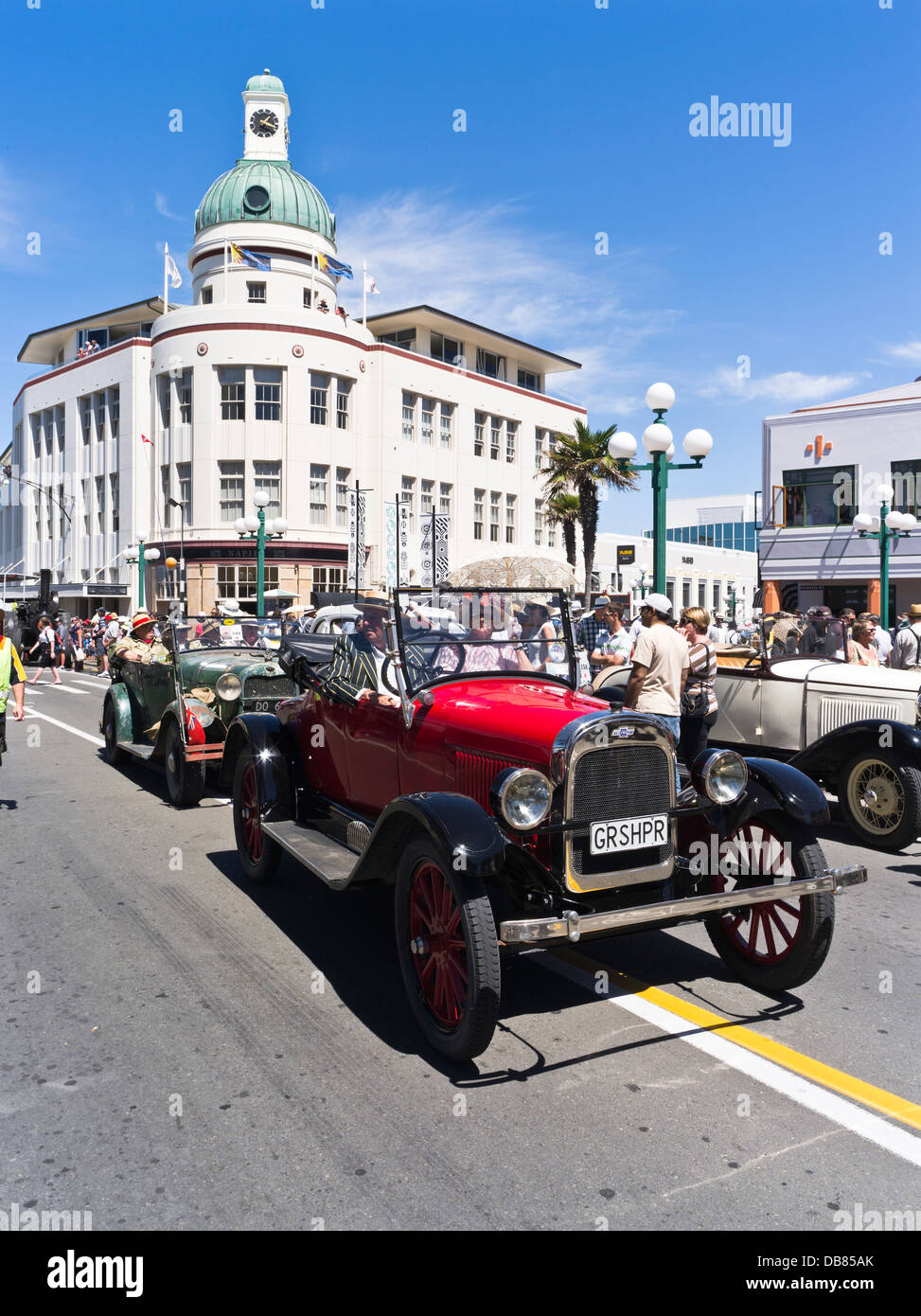 dh Art Deco fin de semana NAPIER NUEVA ZELANDA Domo gente 1930 Clásico coche vintage desfile de la marina festival de la gira Foto de stock