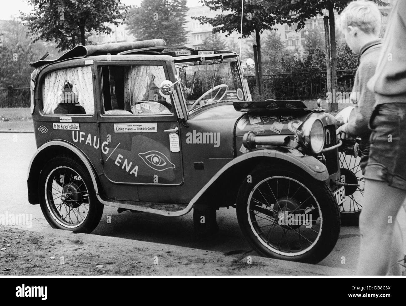 Transporte / transporte, coche, coche veterano, vehículo adornado con pegatinas y cortinas, 1950, Derechos adicionales-claros-no disponible Foto de stock