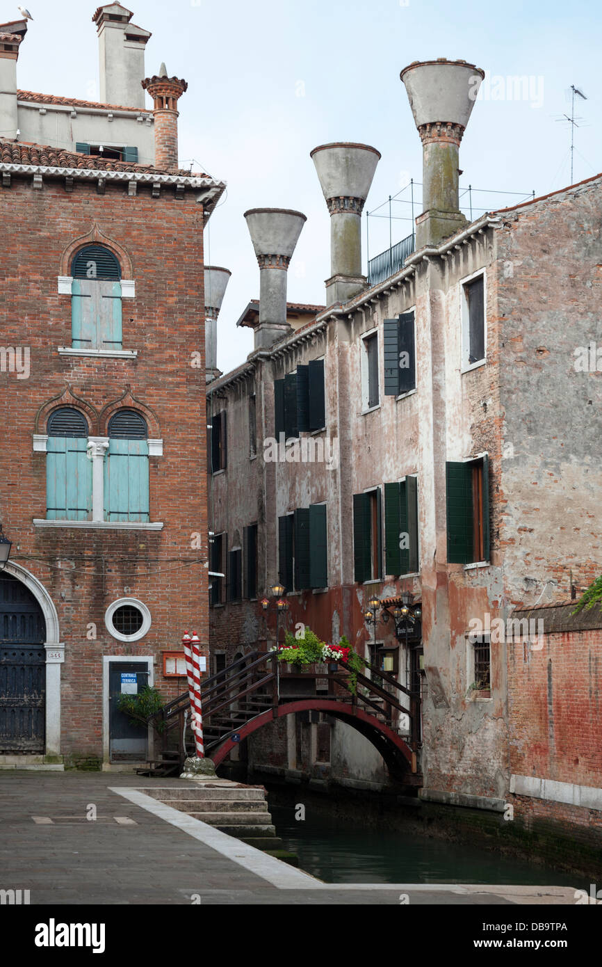 Se remonta a 1500, "Poste Vecie': es el más antiguo restaurante en Venecia (Italia). L'extérieur du plus vieux restaurante de Venise. Foto de stock