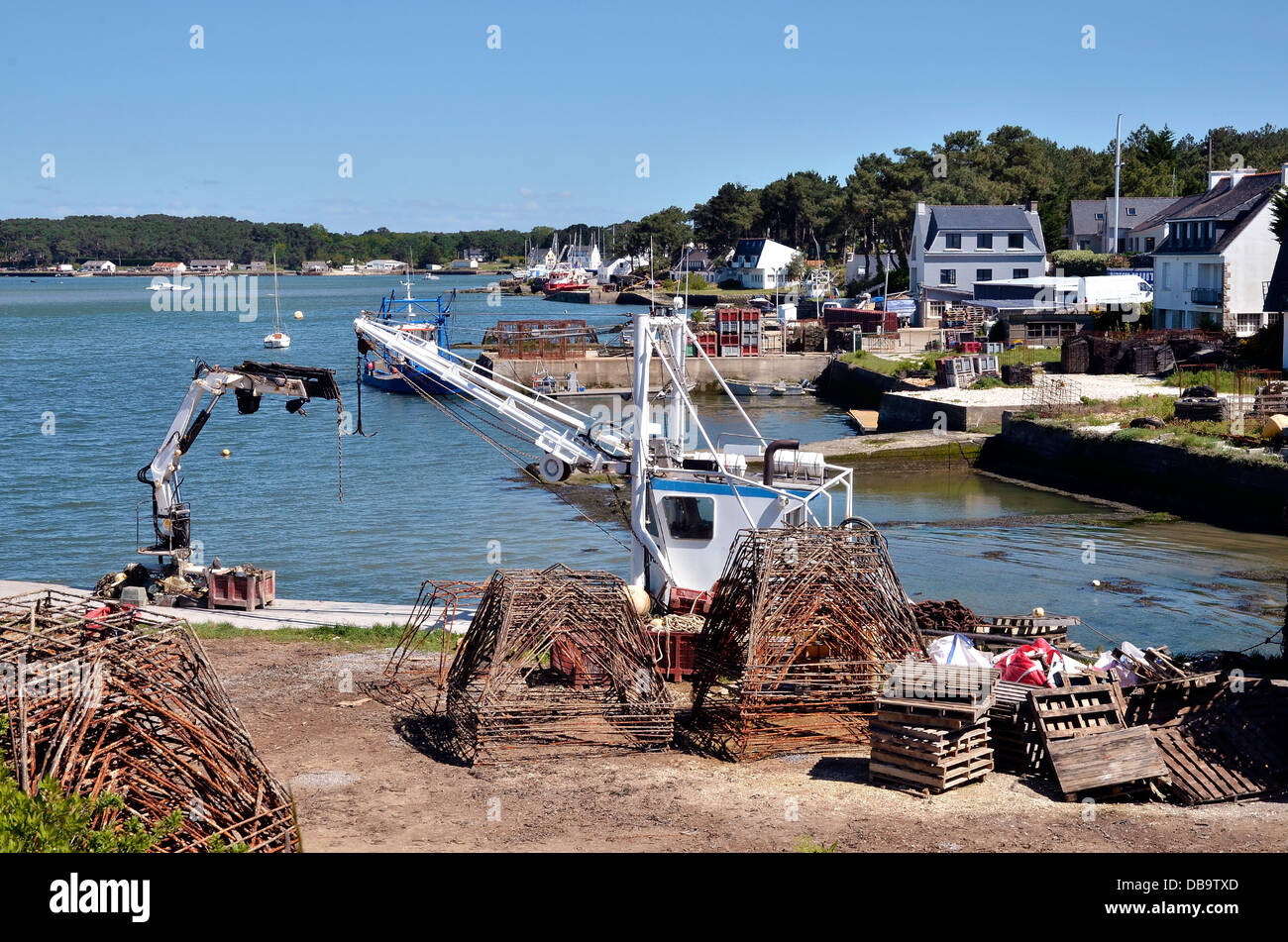 Puerto de La-Trinité-sur-Mer, un municipio en el departamento de Morbihan, en la región de Bretaña, en el noroeste de Francia Foto de stock