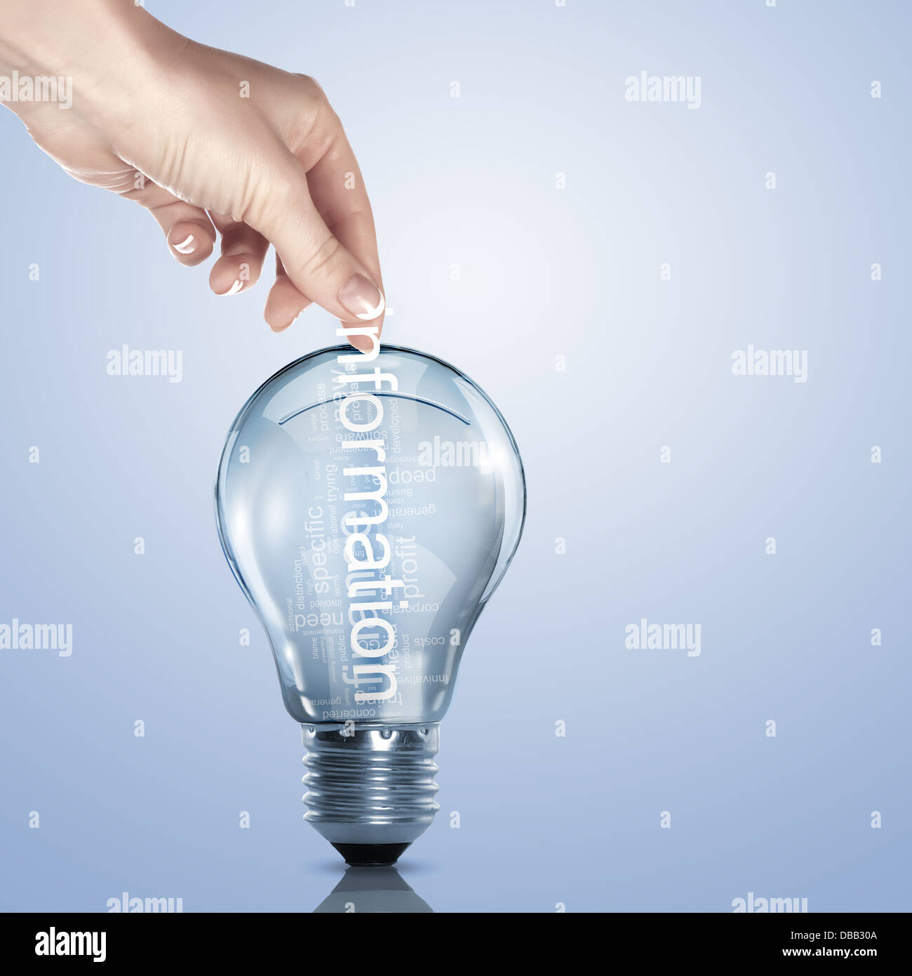 Word la información dentro de una bombilla de luz Fotografía de stock -  Alamy