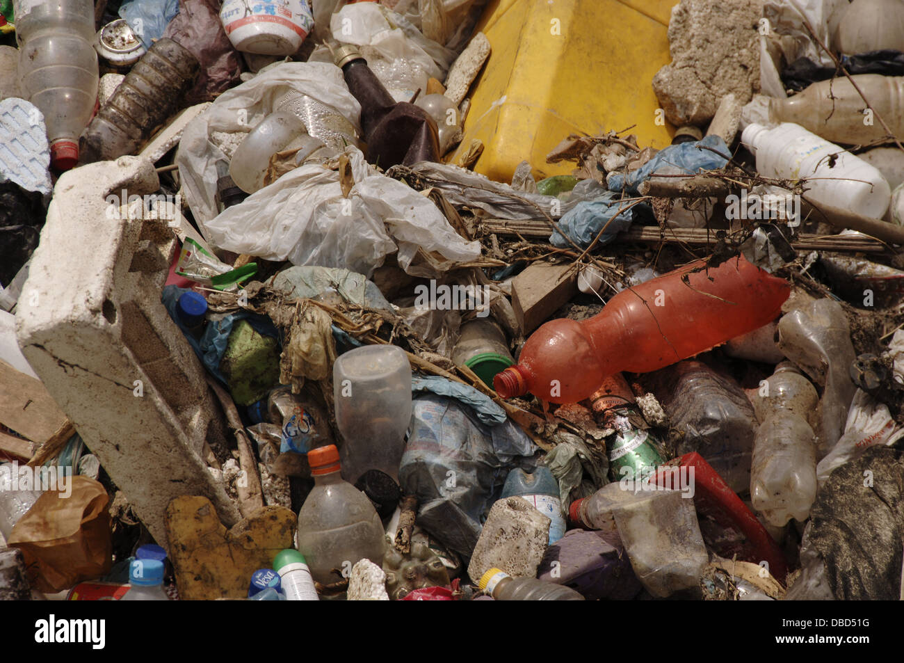 La contaminación. La basura. Río Lana. Tirana. Albania. Foto de stock