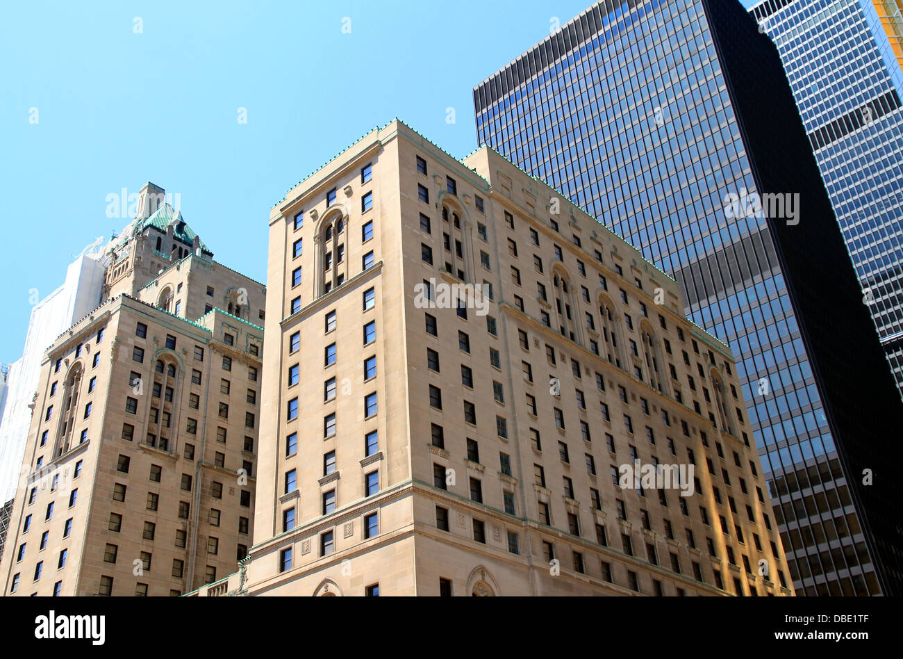 Estilos de arquitectura en julio de 2013 en Toronto, Canadá Foto de stock