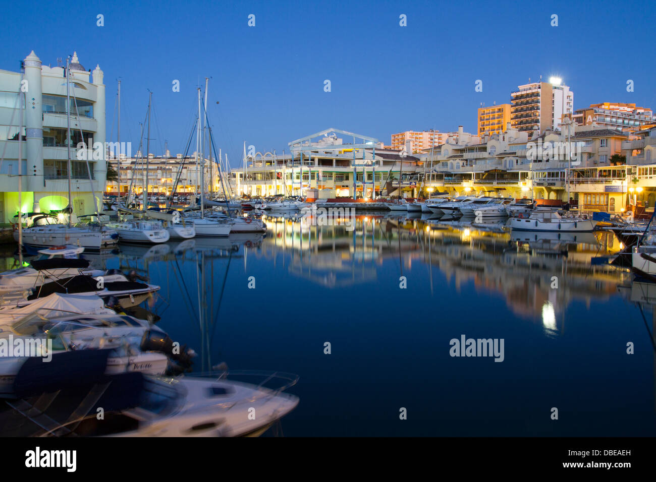 Hora Azul en Puerto Marina, Benalmádena, Málaga, Andalucía, España  Fotografía de stock - Alamy