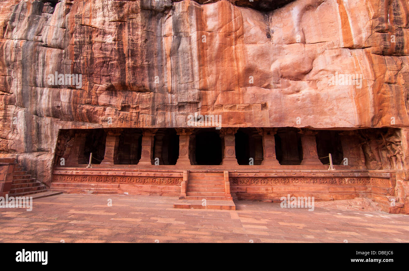 En el templo de la cueva Badami, Karnataka Foto de stock