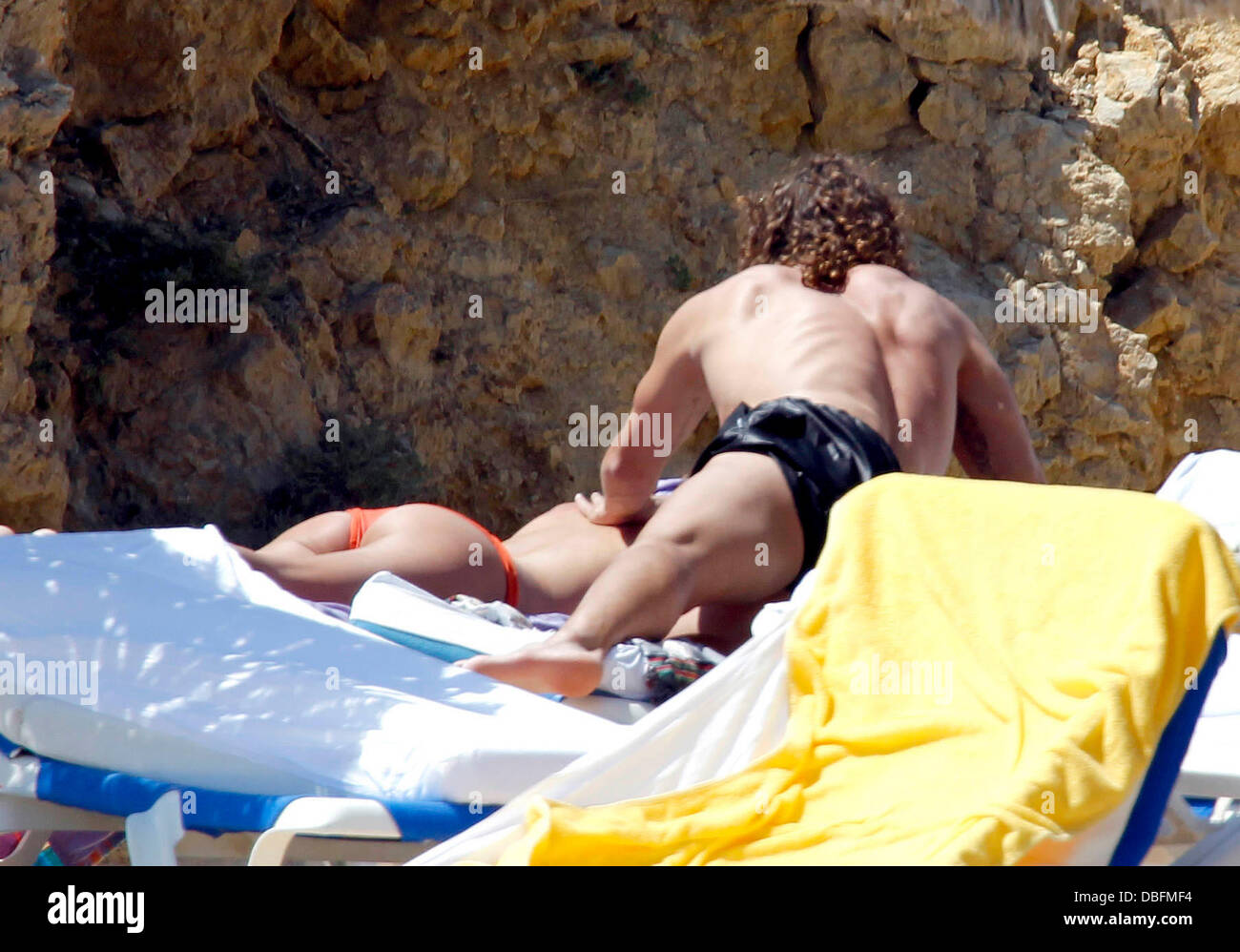 Carles Puyol y Malena Costa de vacaciones en Ibiza Ibiza, España - 13.06.11  Fotografía de stock - Alamy