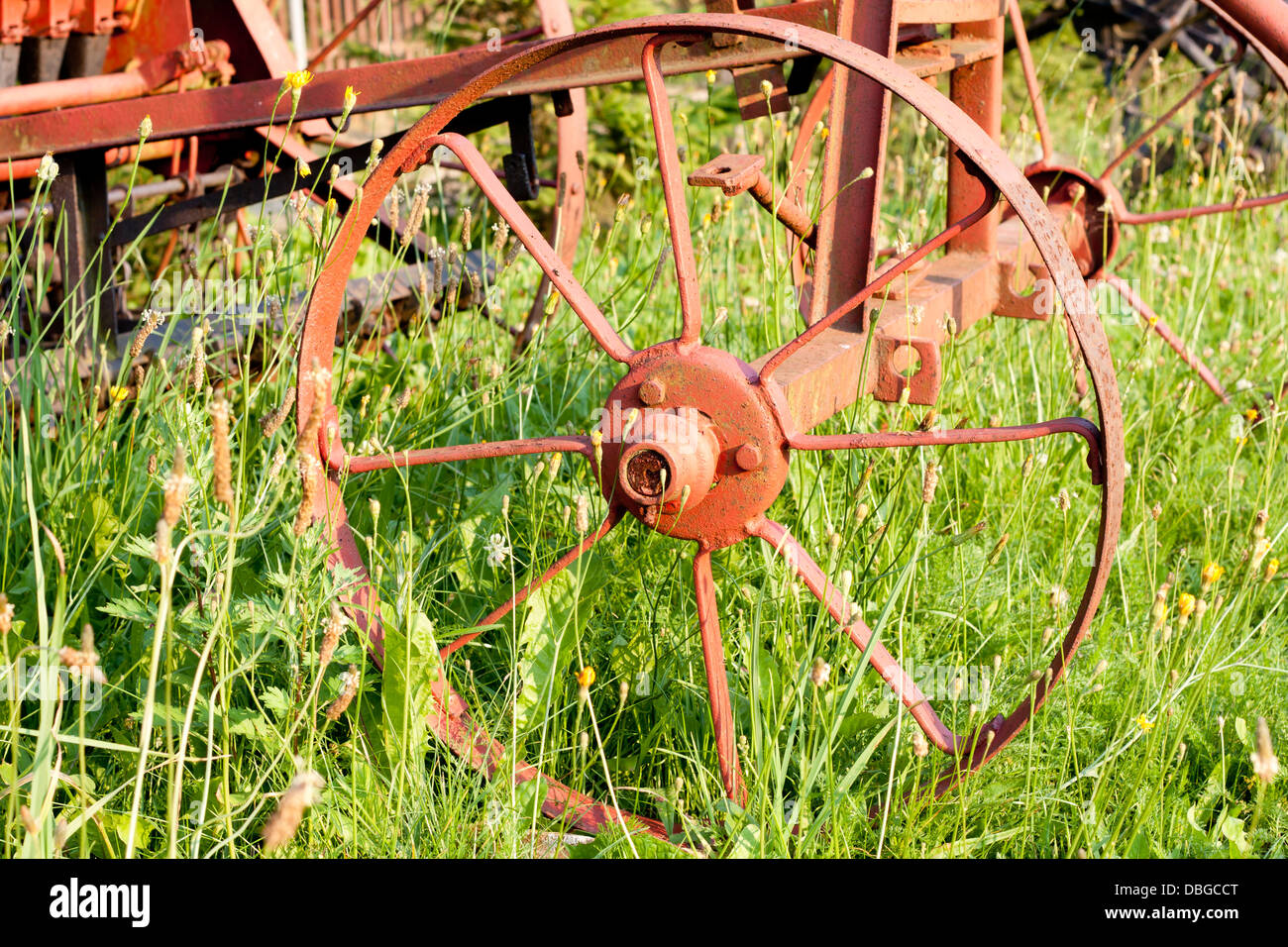 Antiguo concepto de tecnología anticuada maquinaria agrícola Foto de stock