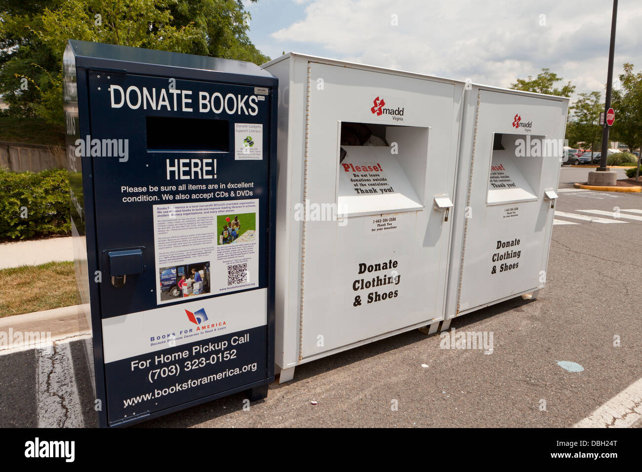 Libros usados, ropa y zapatos donación de buzones (Virginia, EE.UU  Fotografía de stock - Alamy