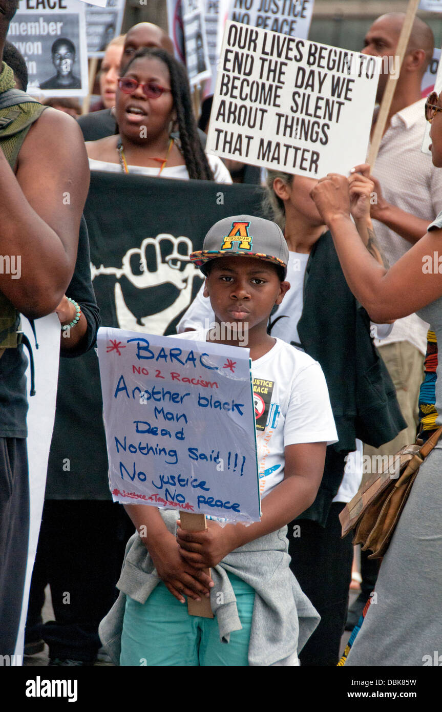 Londres Marcha y manifestación mundial contra el Racismo y la injusticia tras la absolución de George Zimmerman disparó y mató a Trayvon Martin Foto de stock